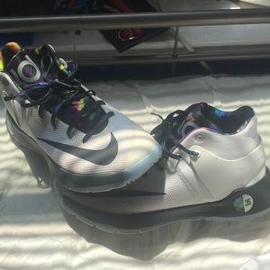 Basketball sneakers/dressing sneakers